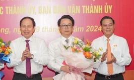 Ông Lê Trí Vũ (giữa ảnh) được bổ nhiệm giữ chức Trưởng Ban Tổ chức Thành ủy Hải Phòng.