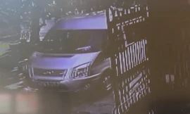 Hình ảnh ô tô 16 chỗ chở bé 6 tuổi ra vào ký túc xá Học viện Báo chí.