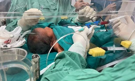 Hải Phòng: Bé sơ sinh 3 ngày tuổi được 'thay máu' 