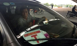 Xử lý xe cá nhân để mũ, trang phục công an sai quy định