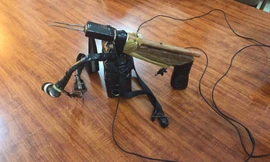 Khẩu súng điện tự chế.