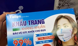 Hàng loạt cửa hàng, quầy thuốc chặt chém giá khẩu trang y tế giữa thời điểm dịch virus corona.