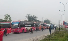 70 xe khách kéo đoàn trên cao tốc phản đối việc phân luồng 