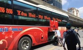 Né cảnh sát, ô tô bắt khách giữa đường ngày đầu nghỉ lễ 2/9