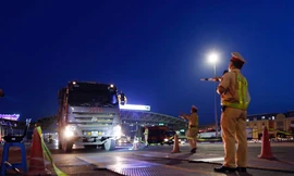 Tài xế gọi điện 'cầu cứu' khi bị CSGT phát hiện chở quá tải