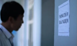 18 cán bộ, giám khảo nâng điểm môn Ngữ văn cho thí sinh ở Hòa Bình