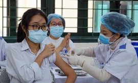 Thêm nhiều học sinh dương tính, Hải Phòng tăng tốc tiêm vắc xin phòng COVID-19