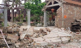 Hiện trường vụ đổ tường khi đang tu bổ chùa Tranh khiến một người tử vong.