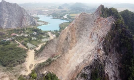 Cận cảnh 'bão bụi' bủa vây dân làng do nổ mìn phá đá ở Hải Phòng