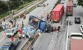 Tai nạn giao thông ở Việt Nam mỗi năm khiến gần 10.000 tử vong.