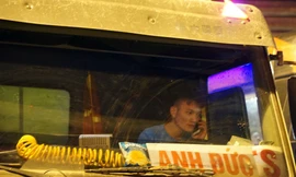 Bị CSGT dừng, tài xế xe 'hổ vồ' gọi điện cầu cứu... người thân