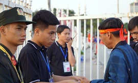 Cảnh sát soi an ninh, kiểm soát nhiều vòng tại sân Mỹ Đình
