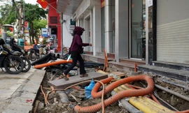 Nhếch nhác vỉa hè phố 'vàng, bạc' trung tâm Hải Phòng
