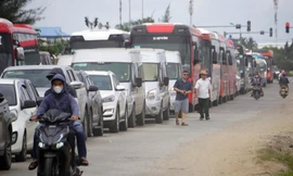 Tái diễn cảnh ùn tắc từ phà Gót ra Cát Bà ngày đầu nghỉ lễ 30/4