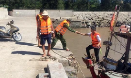 3 thuyền viên được cứu vớt, đưa về bờ an toàn.