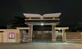 Nữ sinh lớp 8 rơi từ tầng cao xuống sân trường tử vong