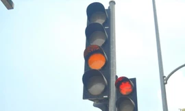 Vẫn "loay hoay" xử phạt lỗi vượt đèn vàng