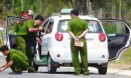 Hai thanh niên cướp tiền tài xế taxi giữa cánh đồng