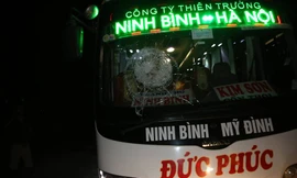 Rượt đuổi, ném vỡ kính xe khách trên quốc lộ 1A