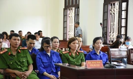 các bị cáo tại tòa.