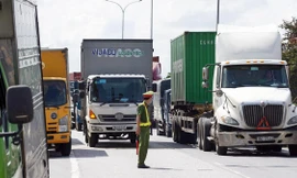 Hải Phòng sẽ dán logo Đỏ - Vàng Xanh để kiểm soát phương tiện vận tải hàng hóa đến từ vùng dịch.