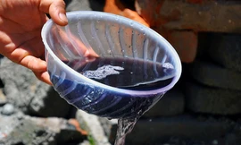 Làng 'đói' nước sạch giữa Hà Nội