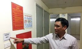 Ông Nguyễn Khắc Điền tố cáo chủ đầu tư cơi nới 16 căn hộ tầng kỹ thuật để bán. Ảnh: Nguyễn Hoàn