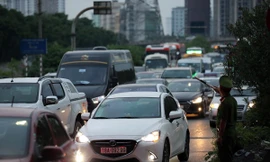 Người dân trở lại thành phố sau nghỉ lễ, cửa ngõ Hà Nội ùn tắc từ chiều đến tối