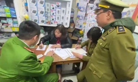 Cảnh sát kiểm tra, xử lý hàng loạt cửa hàng "chặt chém" giá khẩu trang ở Hà Nội.