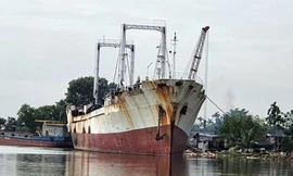 Khởi tố vụ án liên quan tàu 3.200 tấn chở thuốc lá lậu bị phá dỡ bán sắt vụn