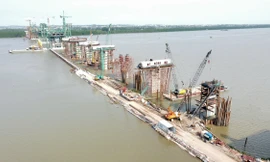 Gấp rút thi công cầu gần 2.000 tỷ đồng nối Hải Phòng với Quảng Ninh