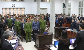 Toàn cảnh phòng xử ông Đinh La Thăng, Trịnh Xuân Thanh và 20 bị cáo ngày 8/1. Ảnh: TTXVN.