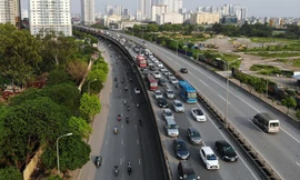 Người dân trở lại thủ đô sau 5 ngày nghỉ lễ, giao thông Hà Nội kẹt cứng