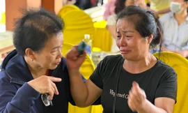 Nghẹn lời bà ngoại đưa cháu lên xe của nhà trường rồi bị bỏ quên