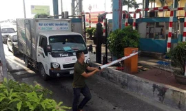 Tài xế hất tung barie Trạm thu phí BOT Tân Đệ.