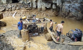 Hiện trường tìm kiếm 2 phu vàng bị mắc kẹt trong hang sâu hơn 100m