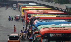 Bến xe 'ế' khách, cửa ngõ Hà Nội thông thoáng chiều cuối năm