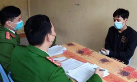 Cơ quan điều tra lấy lời khai tên cướp.