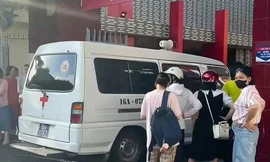 Hải Phòng: Thí sinh nằm cáng tới điểm thi vào lớp 10