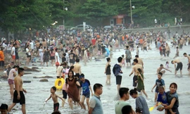 Vụ biển Đồ Sơn ngập rác, đục ngầu: Huy động 200 người dọn dẹp