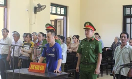 Bố bị xúc phạm, con tát hàng xóm tử vong