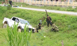 Khởi tố 4 nghi phạm vận chuyển ma túy ôm súng cố thủ trong xe