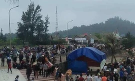 Tìm thấy thi thể hai cha con bị sóng cuốn mất tích 4 ngày trước