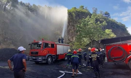 Vào 'biển lửa' ở Hà Tĩnh, tận thấy nghìn người túc trực ngăn giặc hỏa