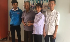 Nhặt được 14 triệu đồng, hai học sinh THPT tìm người trả lại