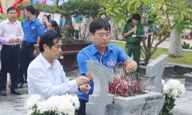 Dâng hương tưởng niệm anh hùng liệt sỹ Lý Tự Trọng