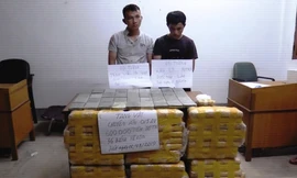 2 đối tượng vận chuyển 600.000 viên ma túy, 36 bánh heroin