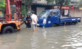 Mưa thâu đêm, nhiều tuyến đường TP Hà Tĩnh ngập nặng