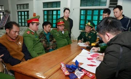 ​Các đối tượng bị bắt giữ cùng tang vật 