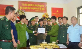 Bắt đối tượng người Lào vận chuyển 60.000 viên ma túy